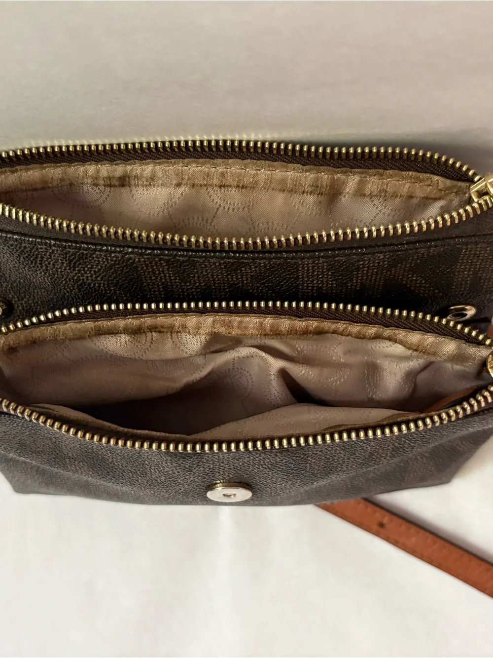 Michael Kors compact michael